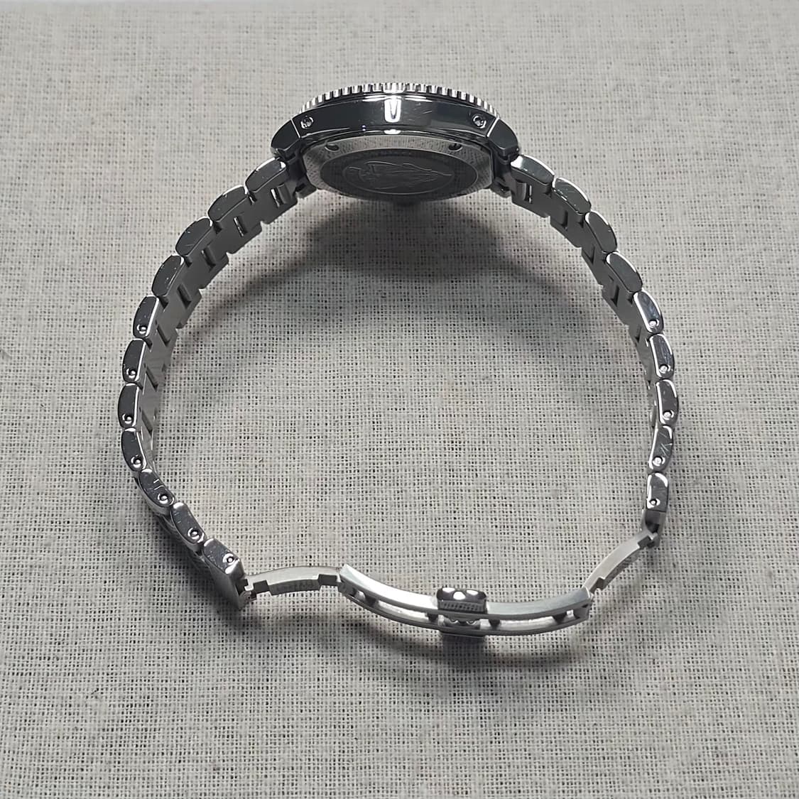 구찌 화이트 스틸 쿼츠 DIVE 다이브 여성 시계 상품이미지5