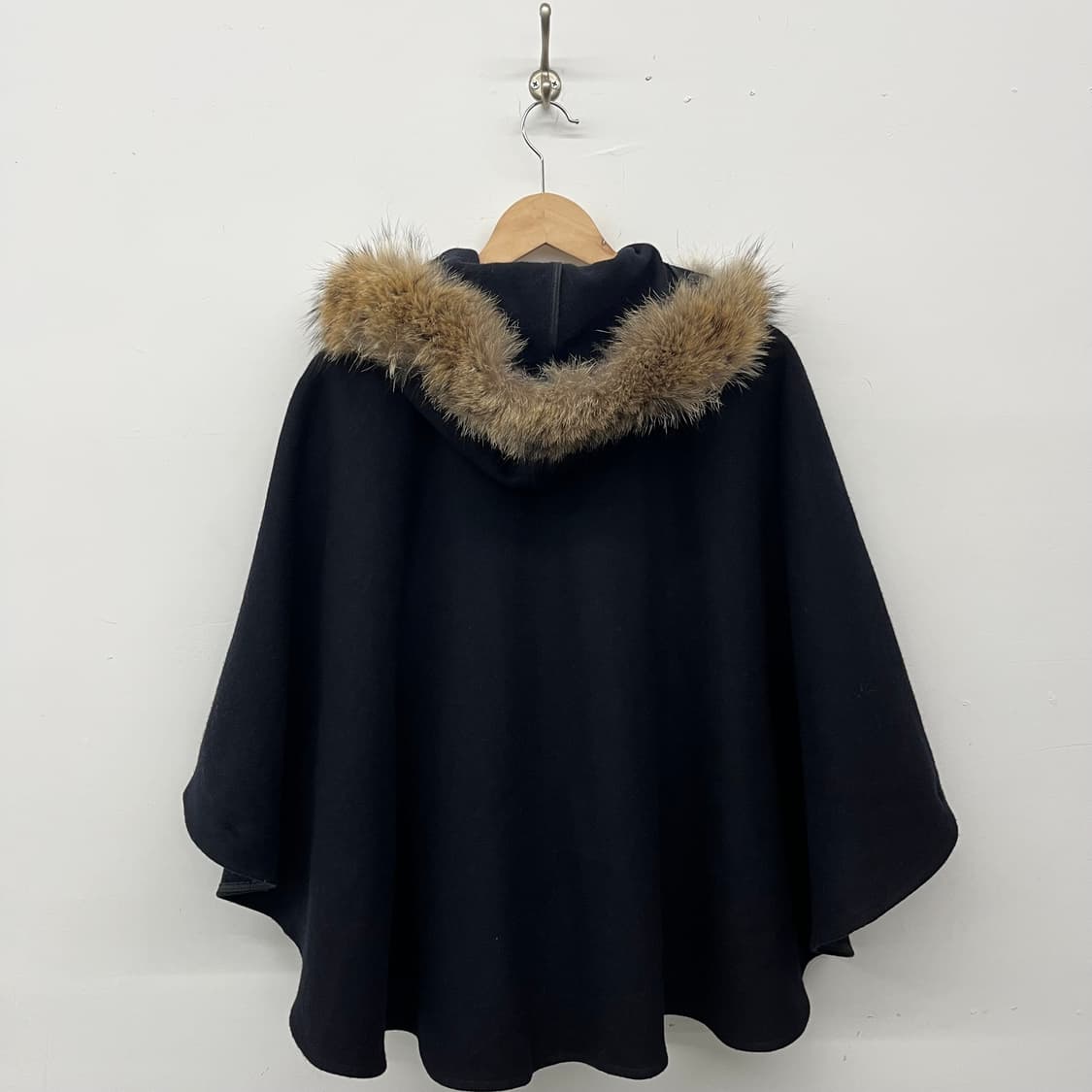 쉽스 후드 퍼 블랙 망토 캐이프 F 상품이미지5