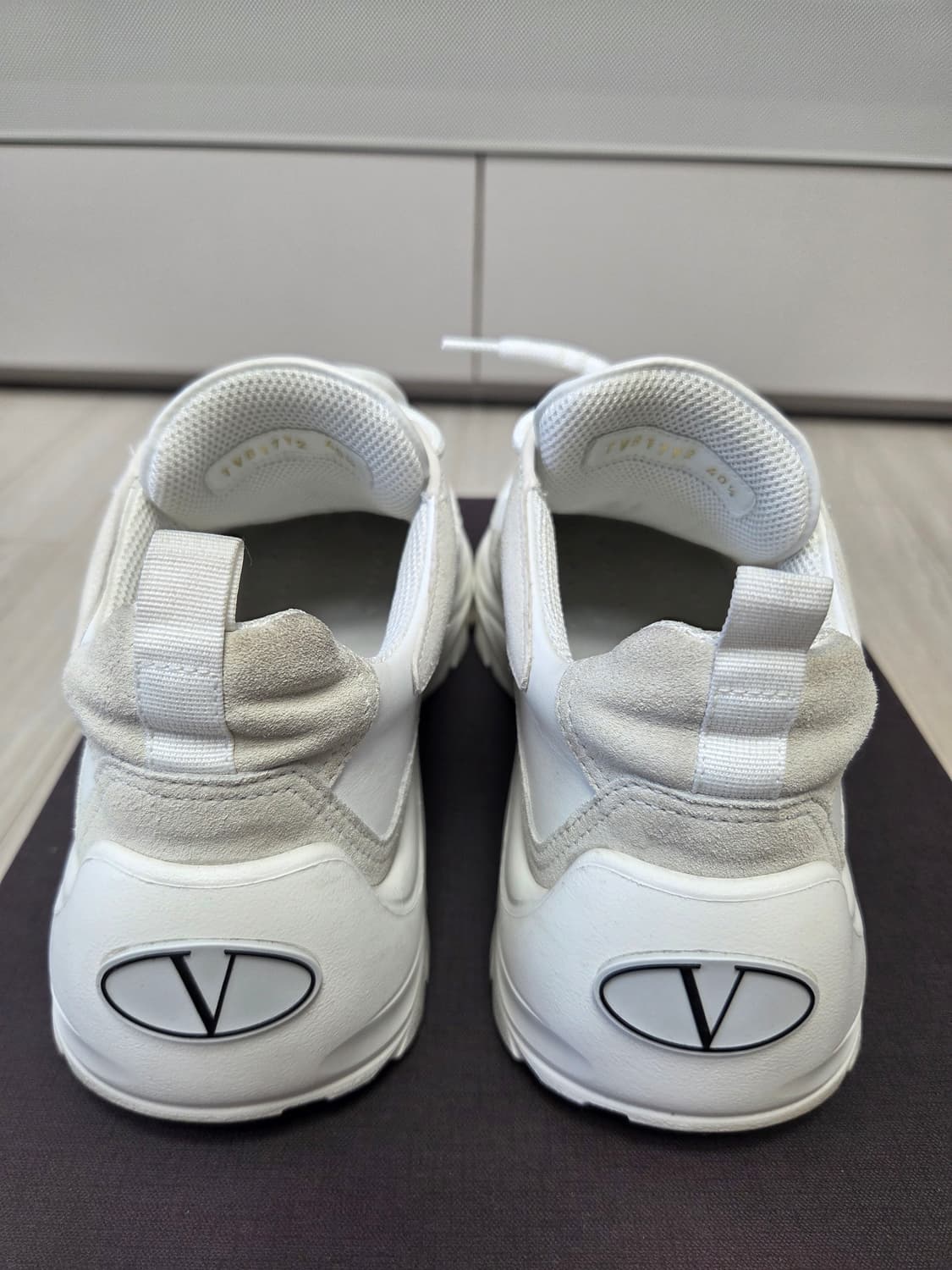 발렌티노 검보이 반시 화이트 스니커즈 상품이미지4