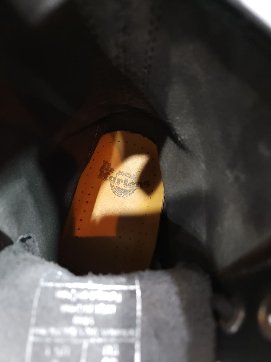 닥터마틴 1460 8홀 워커 245mm

 상품이미지9