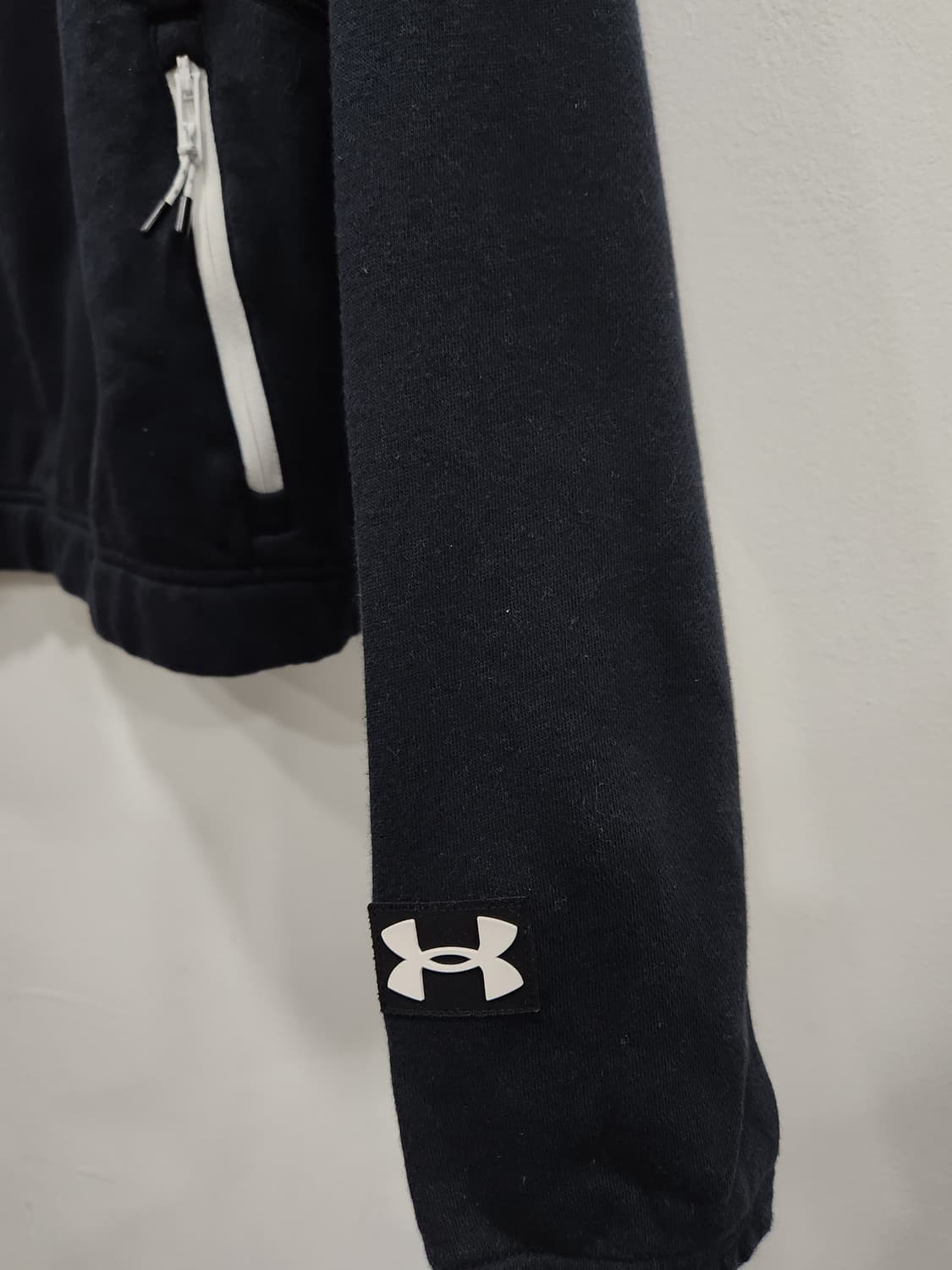 언더아머 세미 크롭 벨벳 후드티 여성 100사이즈 (안감기모) 상품이미지3