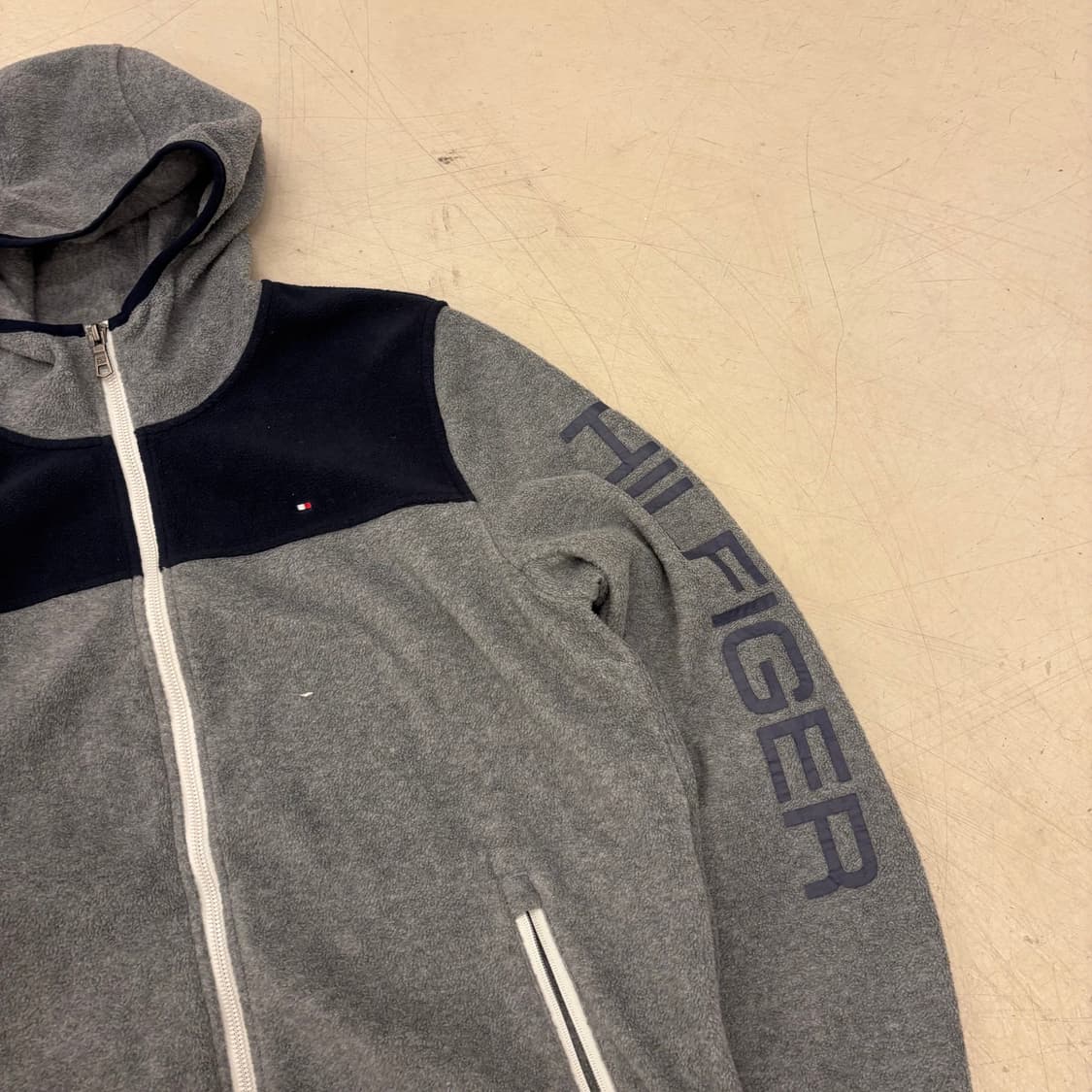 타미 힐피거 투톤 사이드라인 플리스 후드 집업 상품이미지2