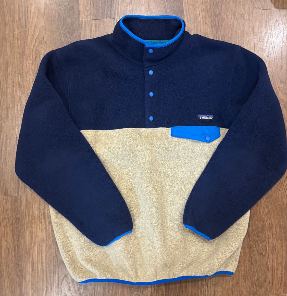 파타고니아 헤비웨이트 신칠라 네이비/베이지 m사이즈 팝니다. 상품이미지1