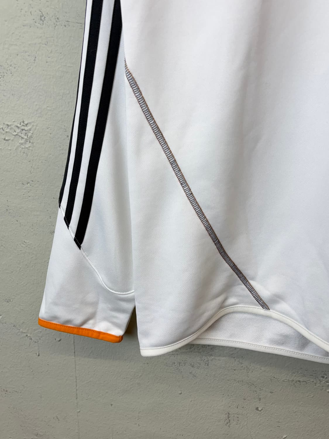 아디다스 레알마드리드 트레이닝 탑 화이트 상품이미지4