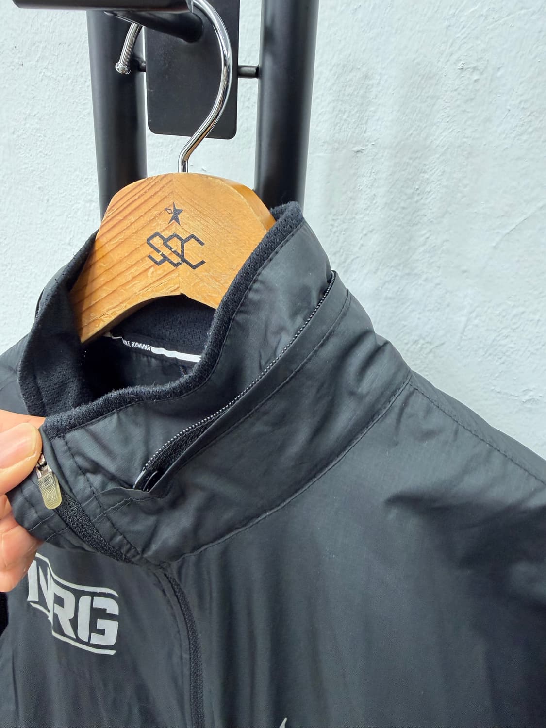 정품) 나이키 러닝 여성 NRG 블랙 바람막이 자켓 M 상품이미지4