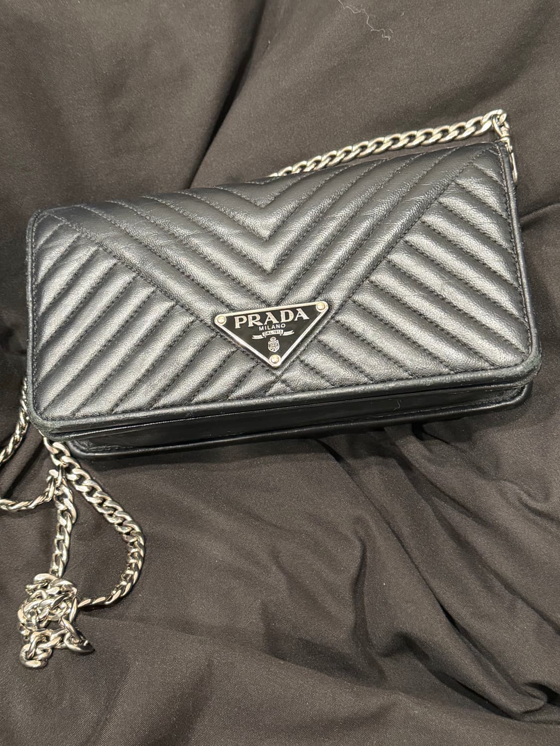 프라다 은장 크로스백 상품이미지1