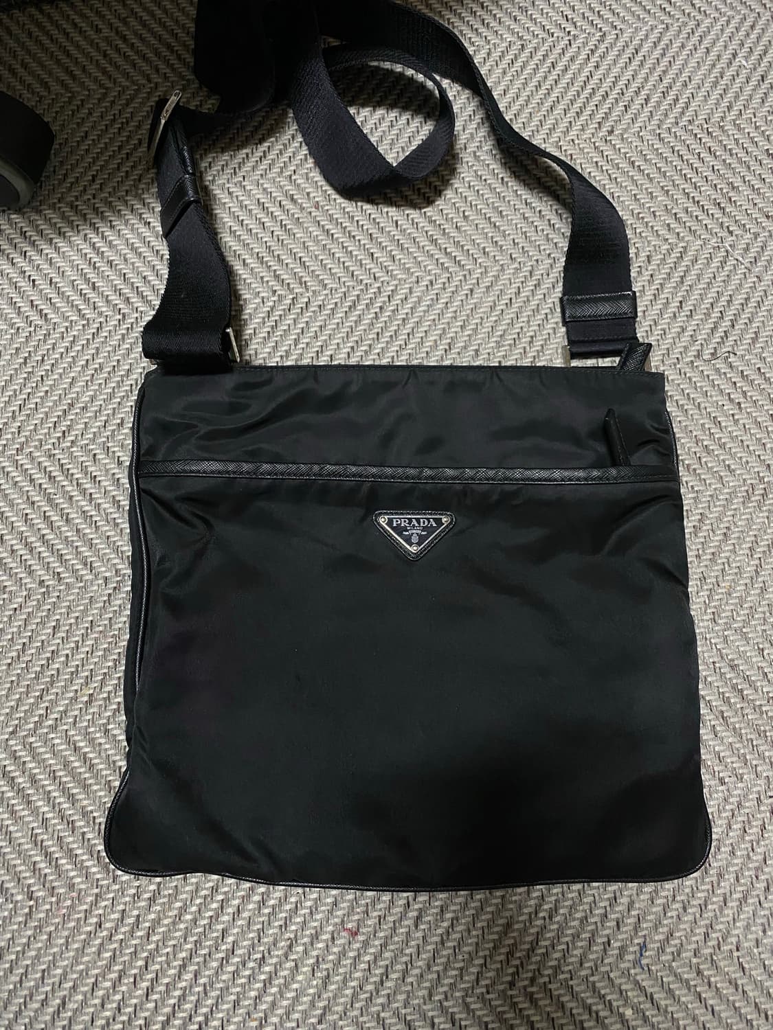 프라다 리나일론 크로스백 상품이미지1