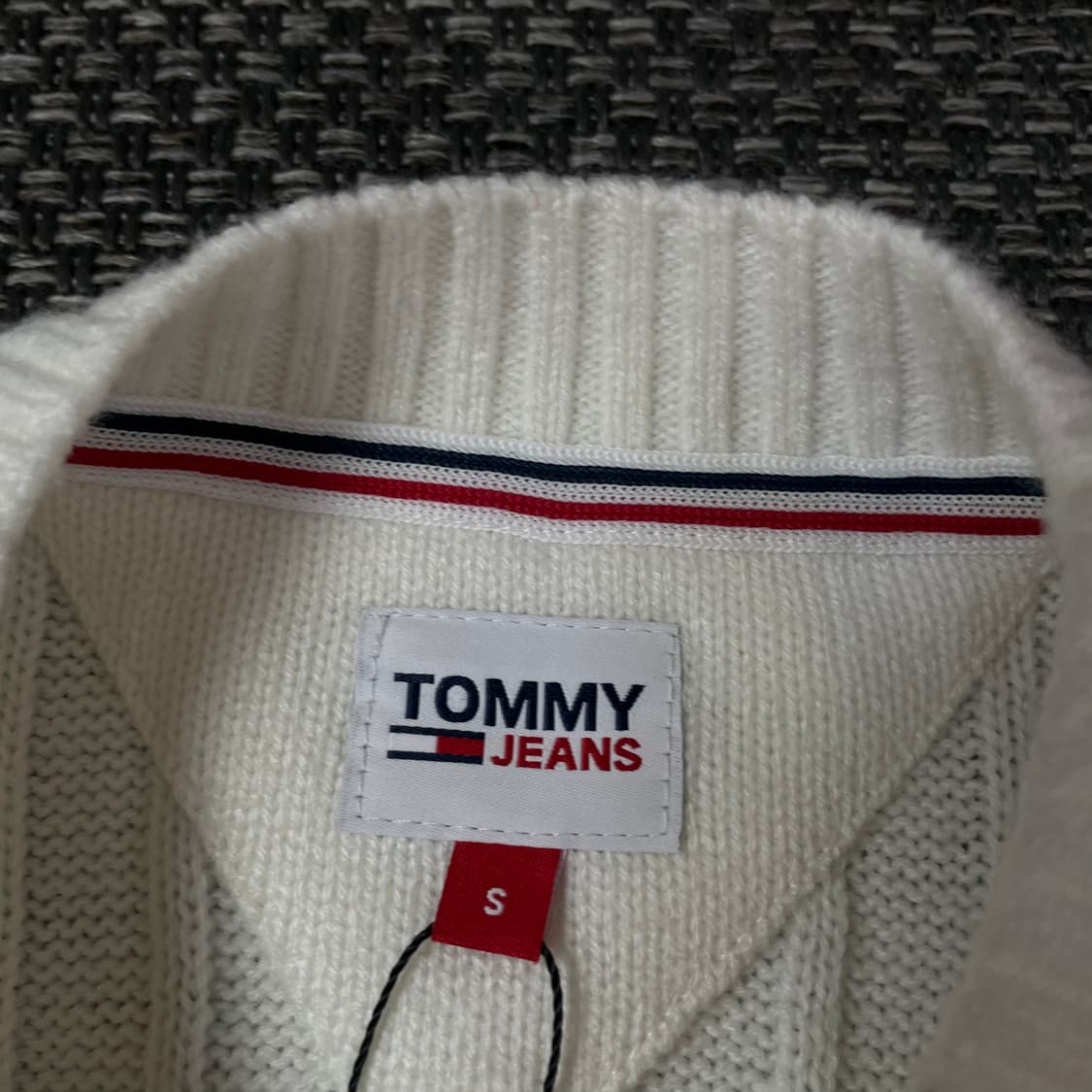 타미힐피거 화이트 빅로고 크롭 니트 S 상품이미지4