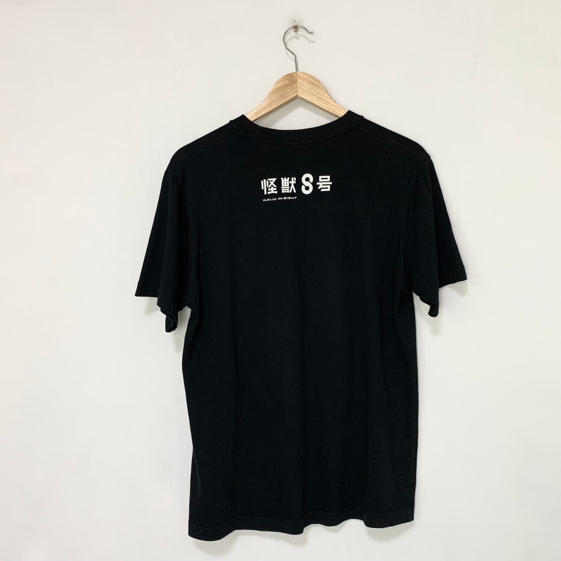 유니클로 재팬 X 괴수 8호 콜라보 프린팅 반팔 티셔츠 M 남녀공용 상품이미지4