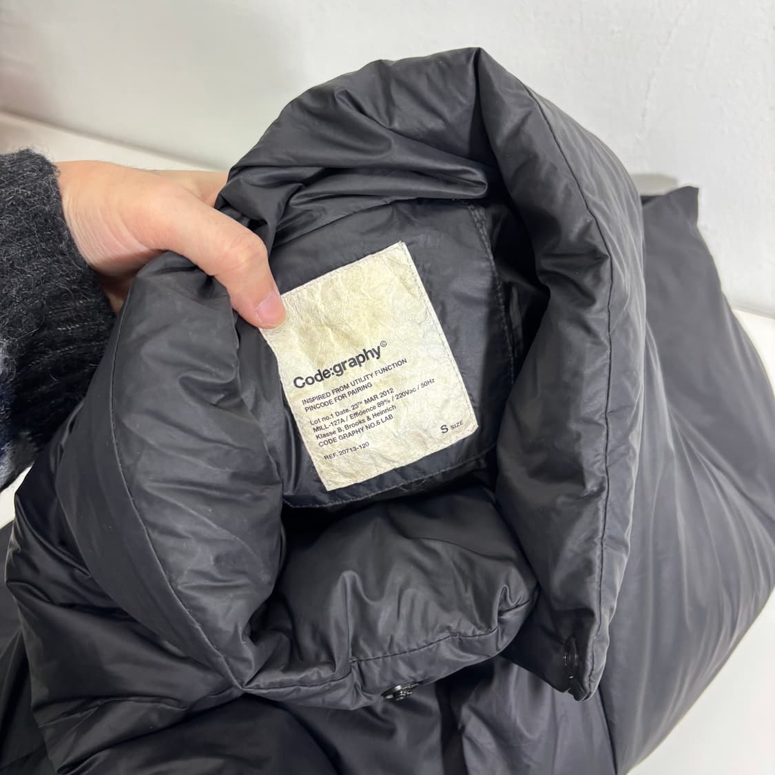S-M 코드그라피 블랙 오버핏 투웨이 크롭패딩 상품이미지4