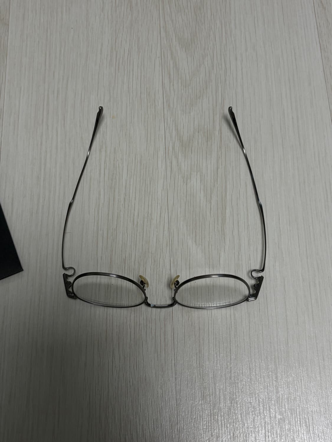 포나인즈 S-145tw 엔틱실버 티타늄 안경테 상품이미지3