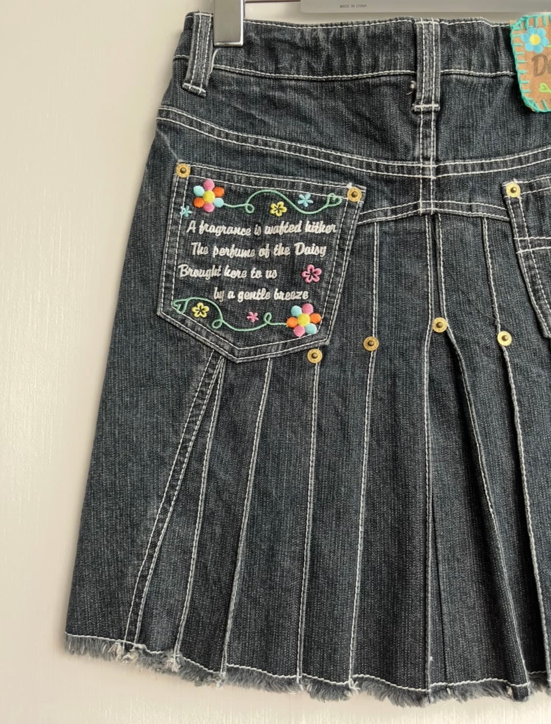DAISY LOVERS 플라워 자수 데님 플리츠 스커트 상품이미지5