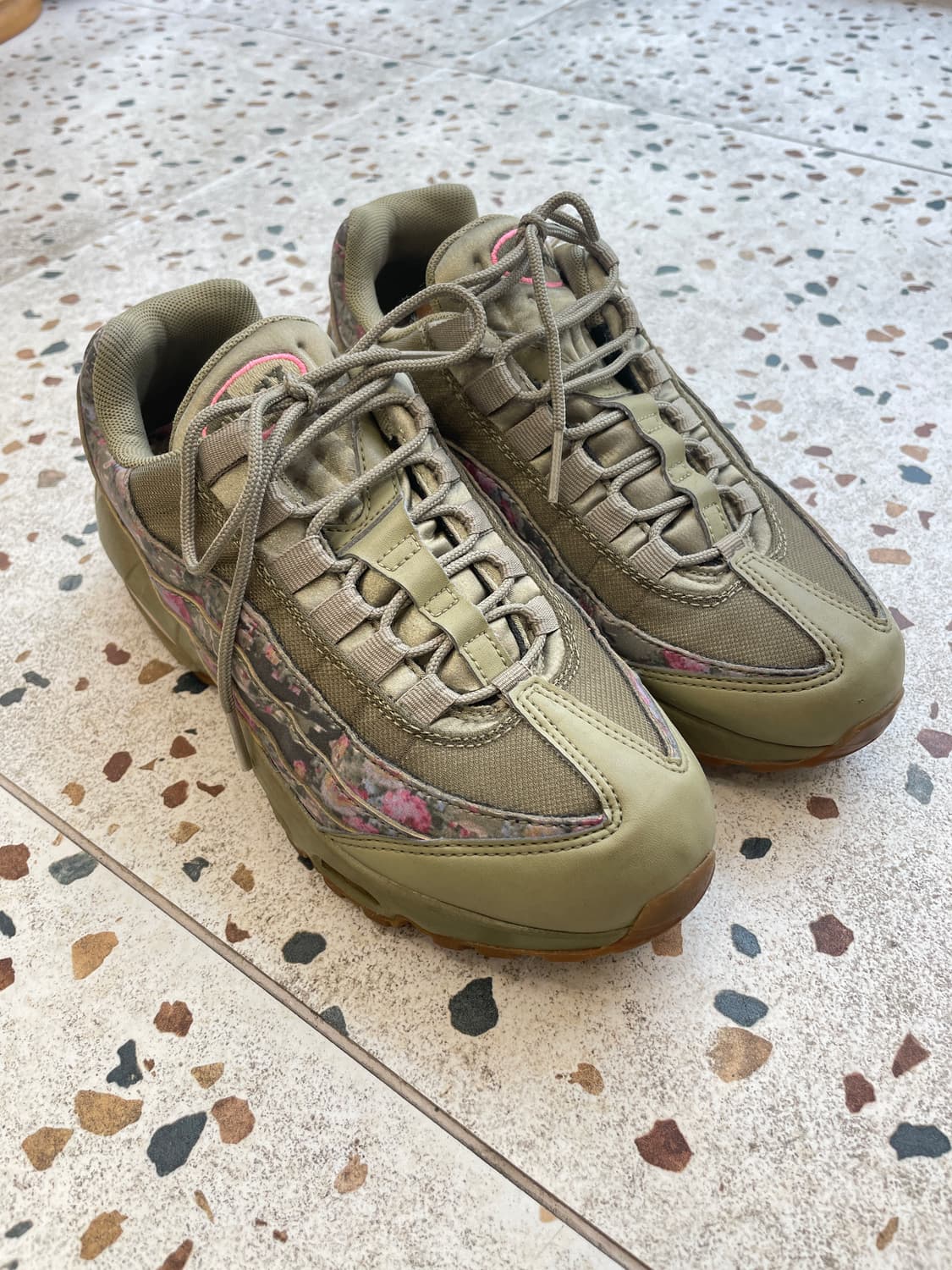 나이키 에어맥스 95 카키 플로럴 한정판 상품이미지1