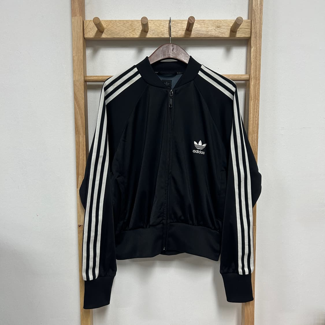 아디다스 오리지널 자수로고 슈퍼걸 트랙탑 져지 블랙 상품이미지3