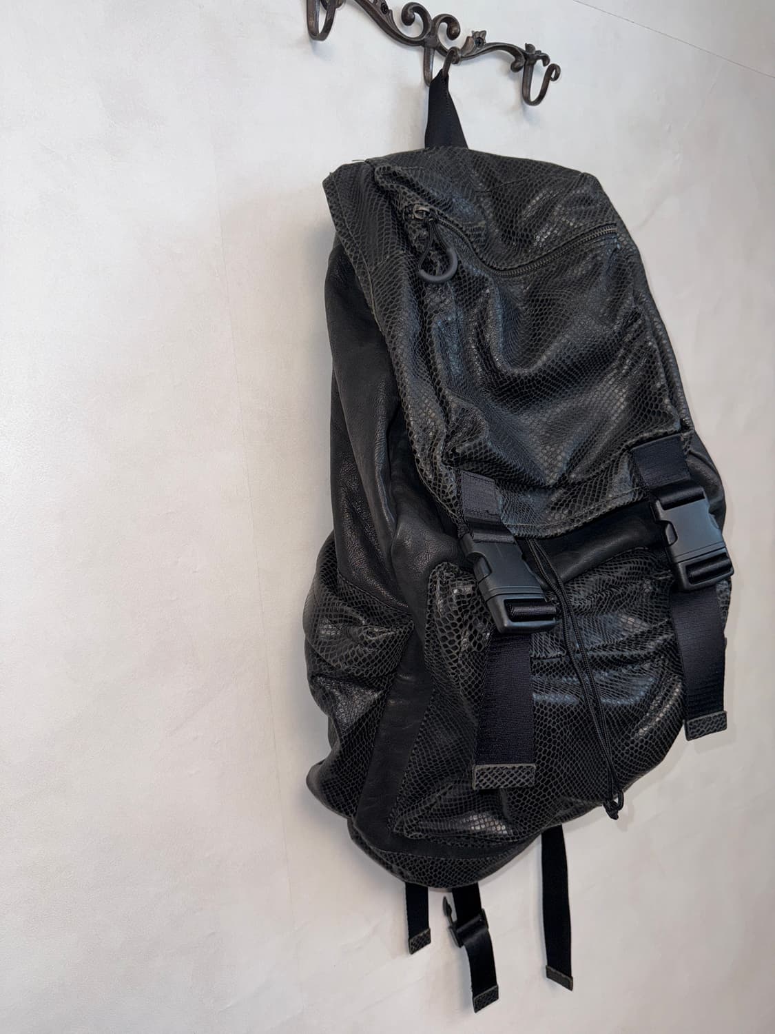 Heliotrope black python real leather 백팩 상품이미지2
