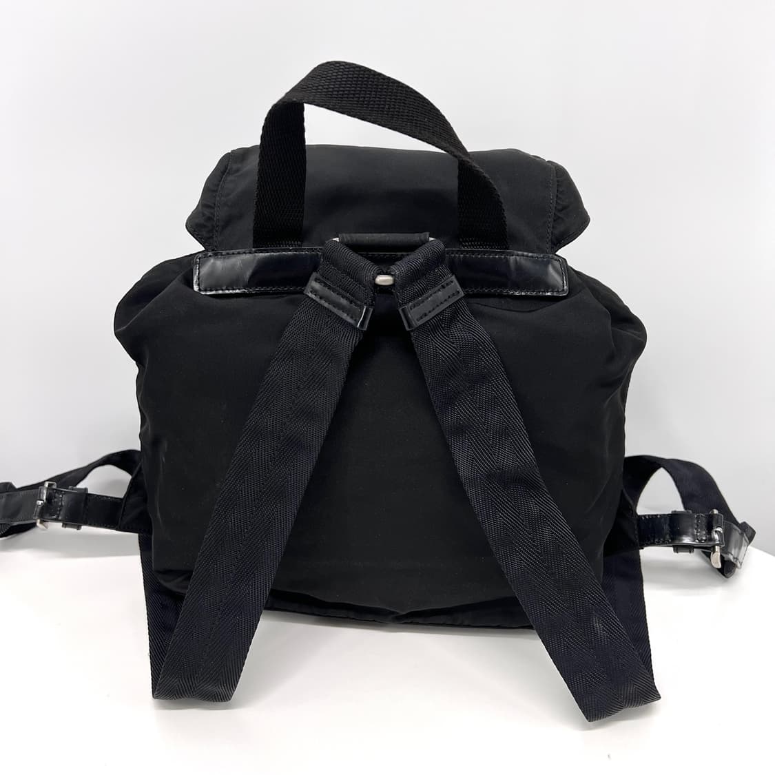 [감정완료] 프라다 삼각로고 나일론 백팩 스몰 블랙 상품이미지4