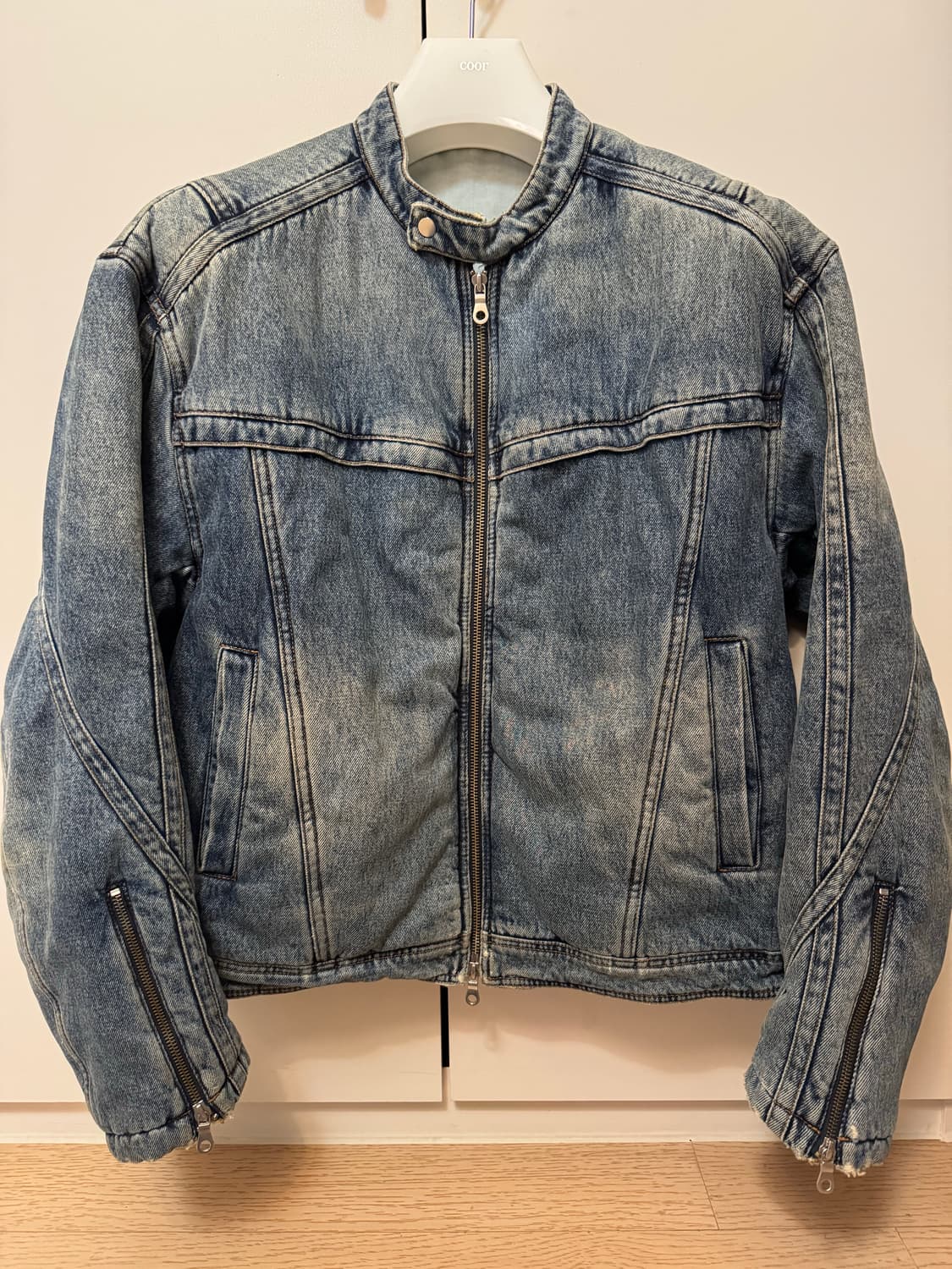 [M] 쿠어 페이딩 패디드 바이커 데님 점퍼  상품이미지1