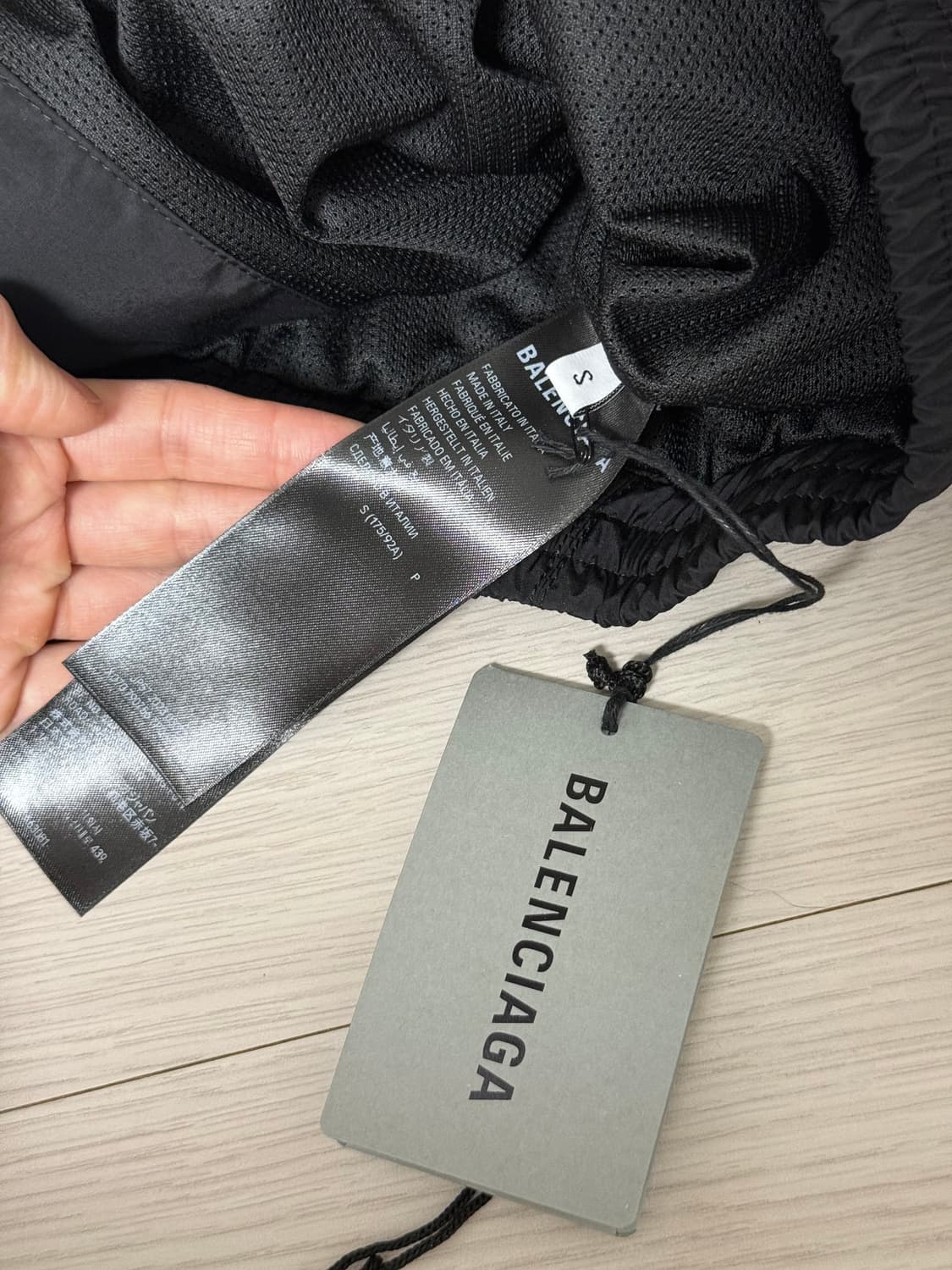 [S] 발렌시아가 3B 스포츠 아이콘 오프 숄더 트랙슈트 자켓 블랙 레드 상품이미지8