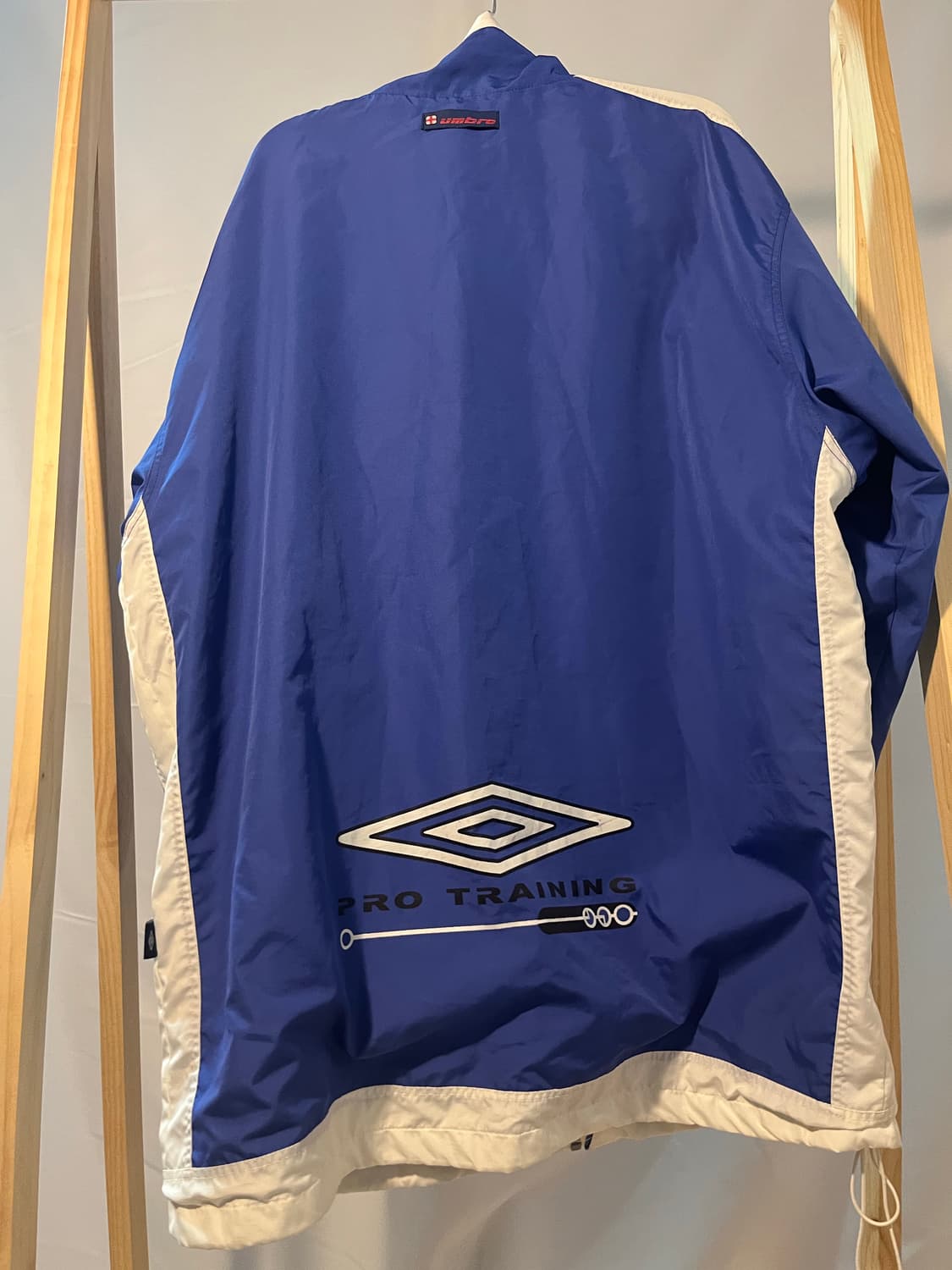 엄브로 올드스쿨 바람막이 상품이미지5