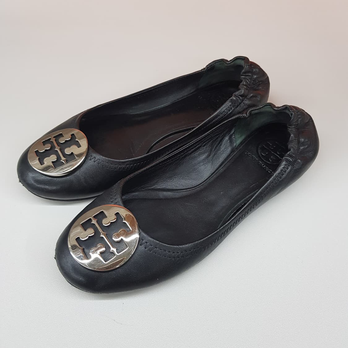 Tory Burch 토리버치 레더 로고 플랫슈즈 245사이즈 상품이미지3