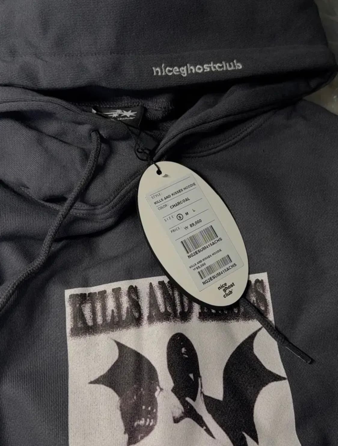 나이스고스트클럽 kills and kisses 차콜 후드티 상품이미지2