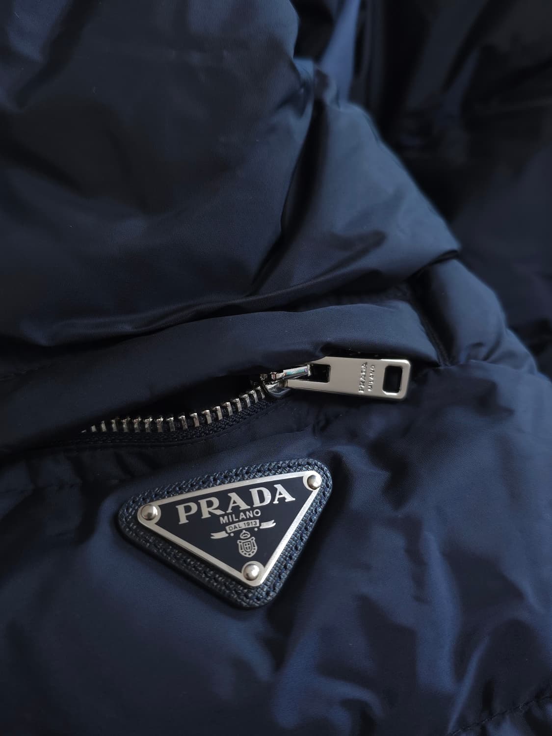 [52] 프라다 리나일론 숏패딩 다크 네이비(SGB112) 상품이미지3