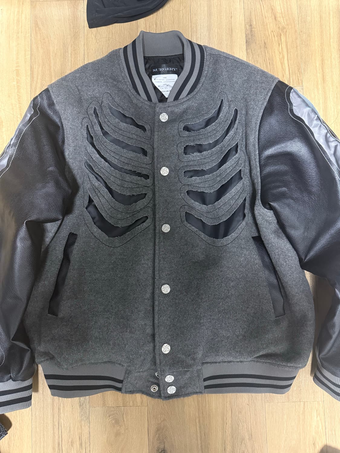 써저리 바시티 L사이즈 상품이미지1