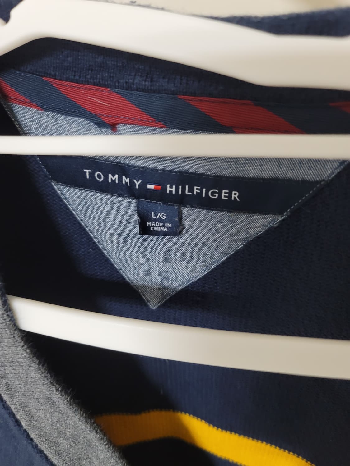 타미힐피거 사선무늬 가디건 L 100사이즈 상태굿

 상품이미지3