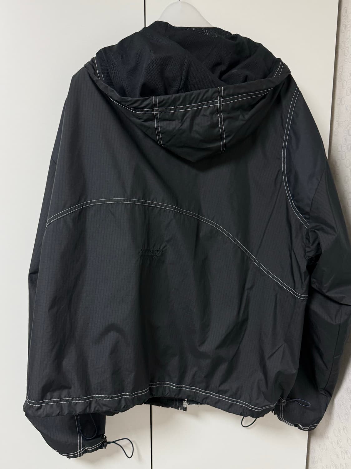 컨버스 x 아더에러 쉐입스 라이트 자켓 블랙 상품이미지2