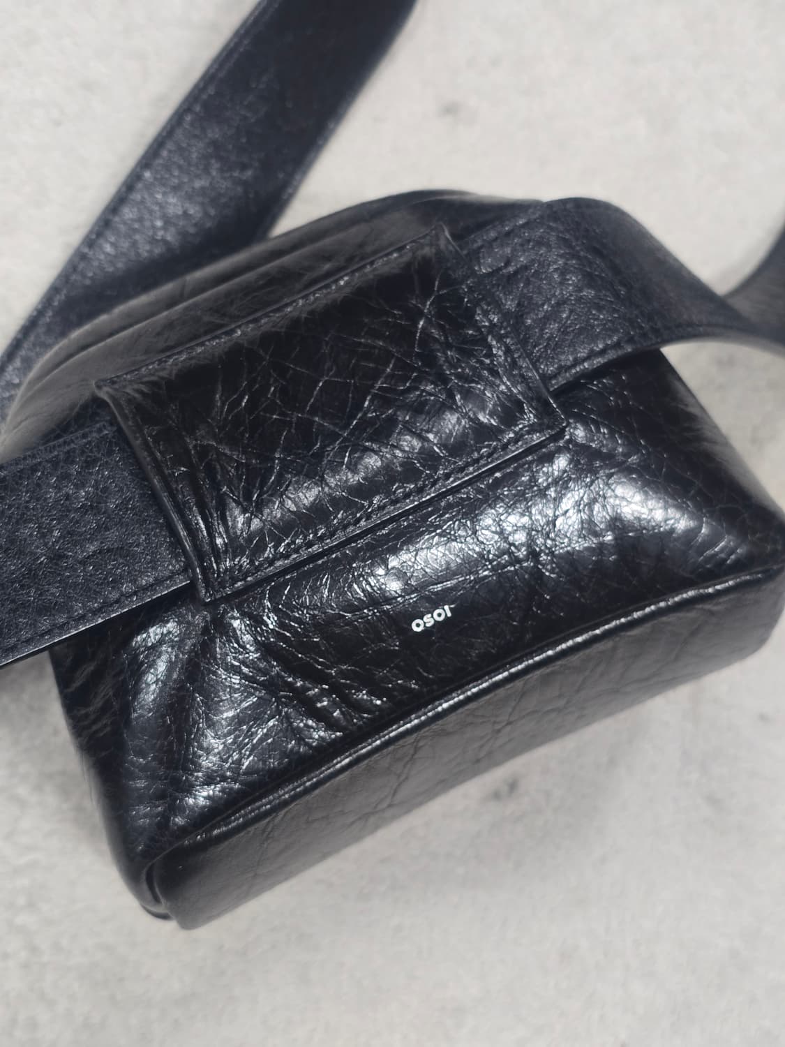 OSOI 오소이 레더 미니 바디백 상품이미지5