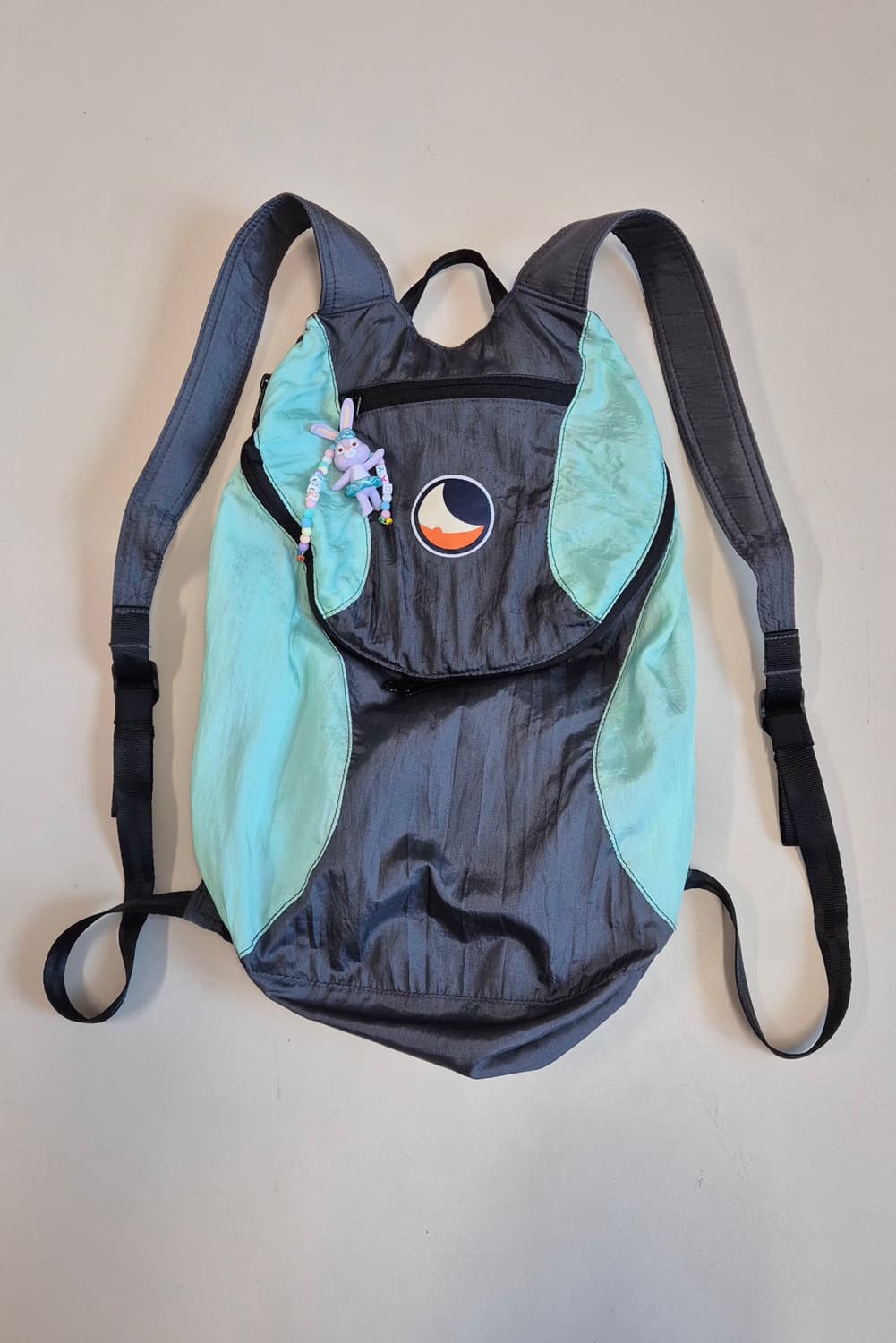 티켓투더문 미니백팩 15L (다크그레이/민트) 상품이미지1