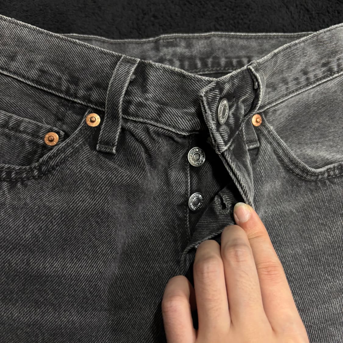 28 리바이스501 흑청 데님팬츠 상품이미지4