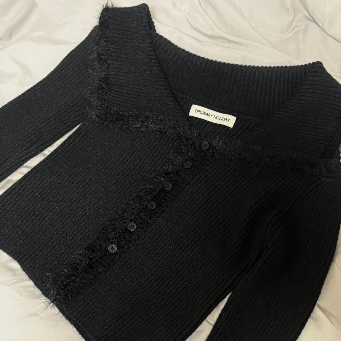 오디너리홀리데이 TRIMMING OFF-SHOULDER CARDIGAN 상품이미지7