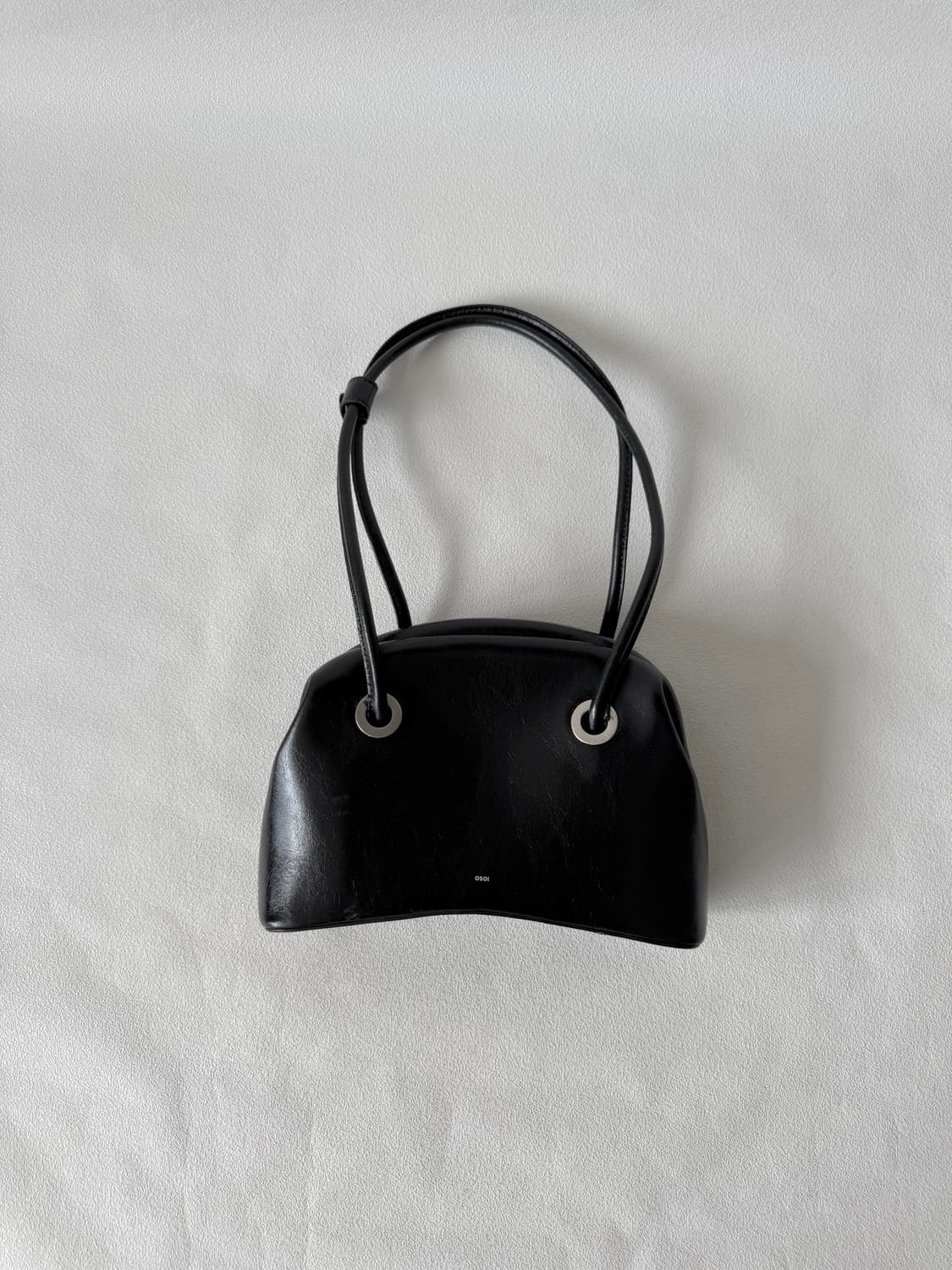 오소이(OSOI) 프레임 숄더백 블랙 상품이미지1