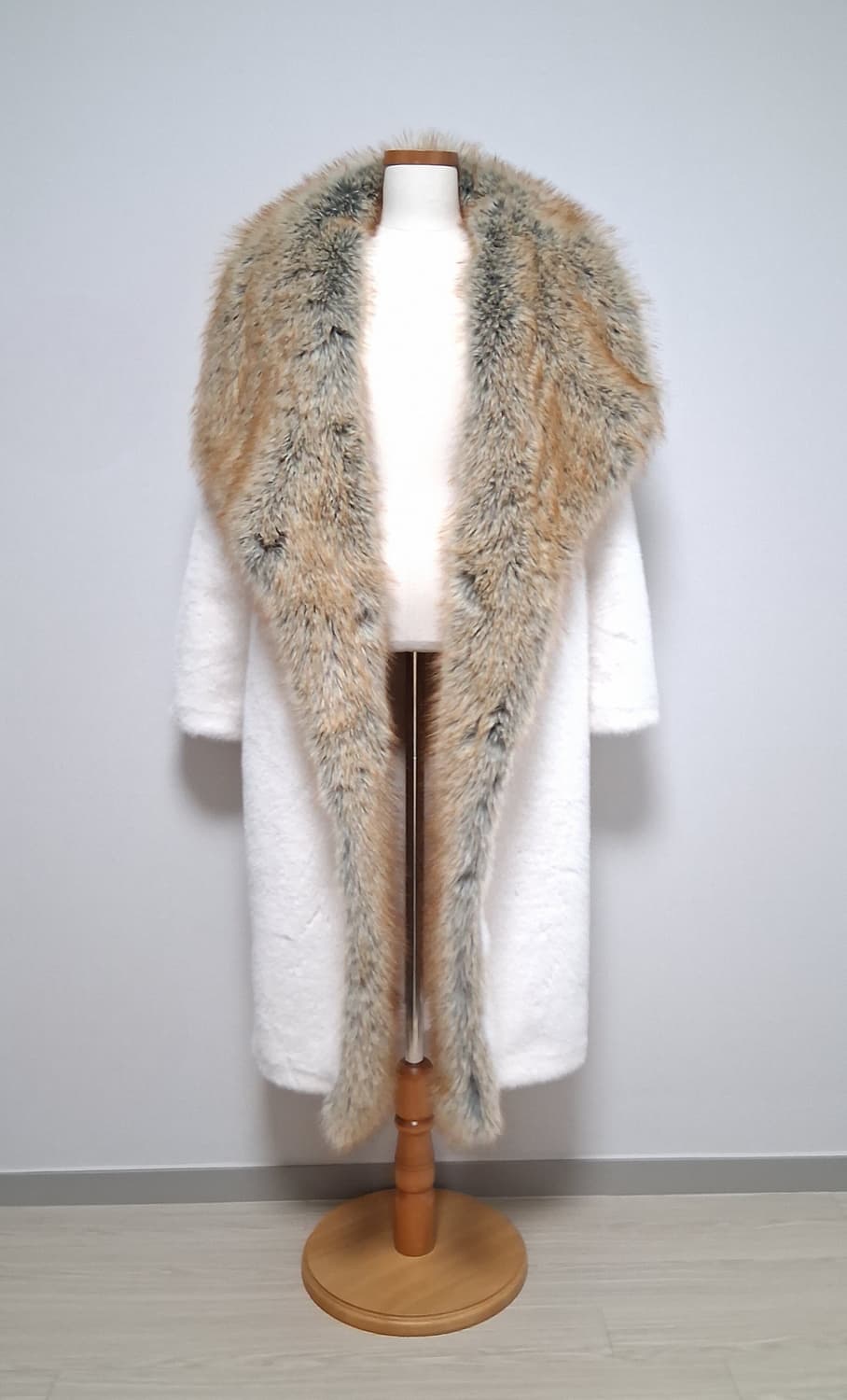 화이트 럭셔리 페이크 퍼 롱코트 (새상품) 상품이미지5