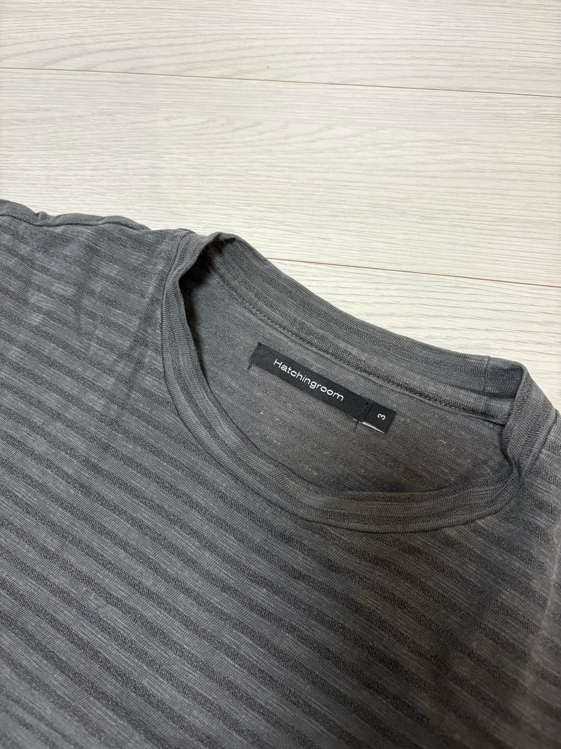 헤칭룸 차콜 스트라이프 반팔 티셔츠 3사이즈 상품이미지2