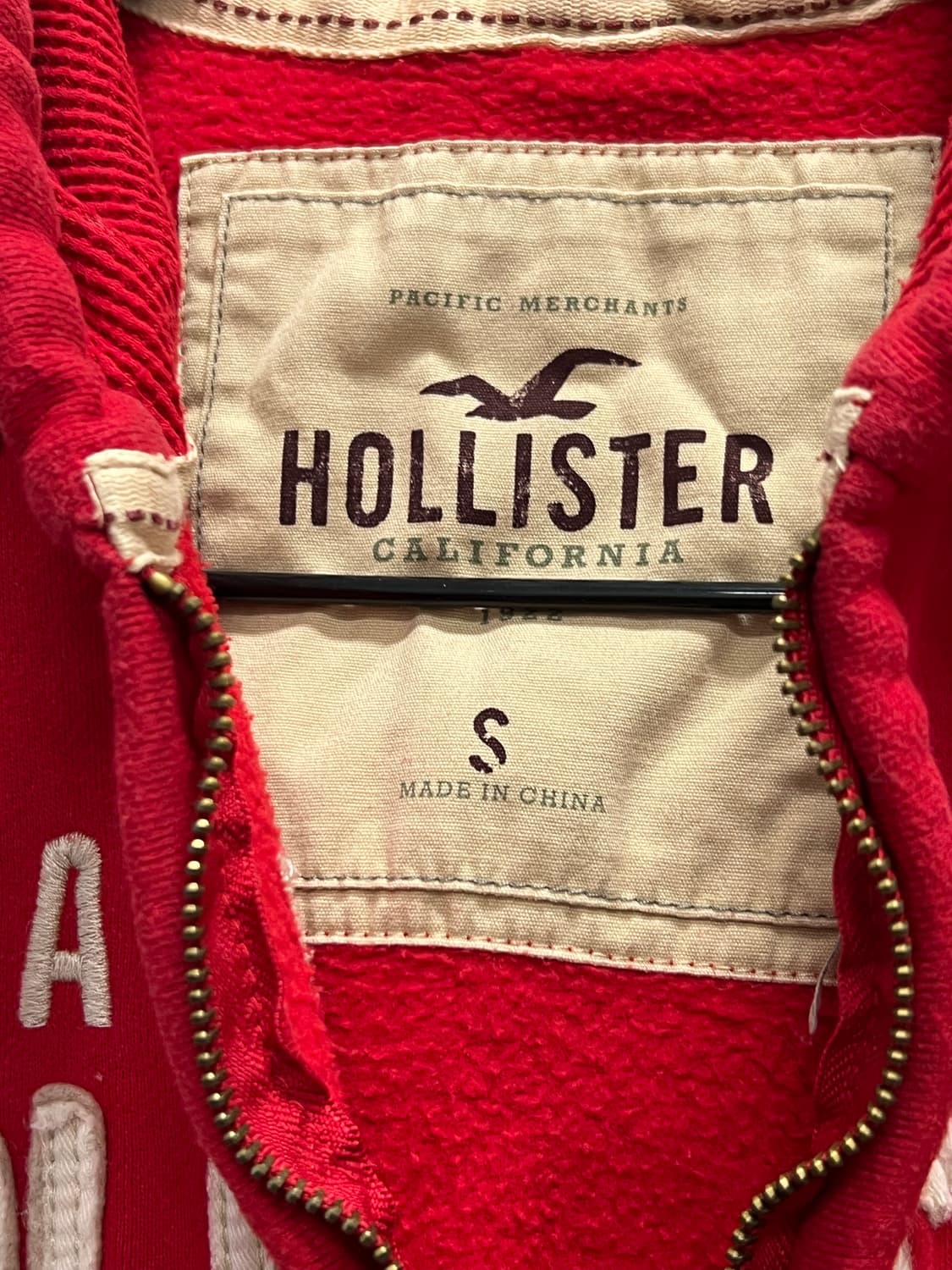 홀리스터 패치로고 후드집업 레드 상품이미지4