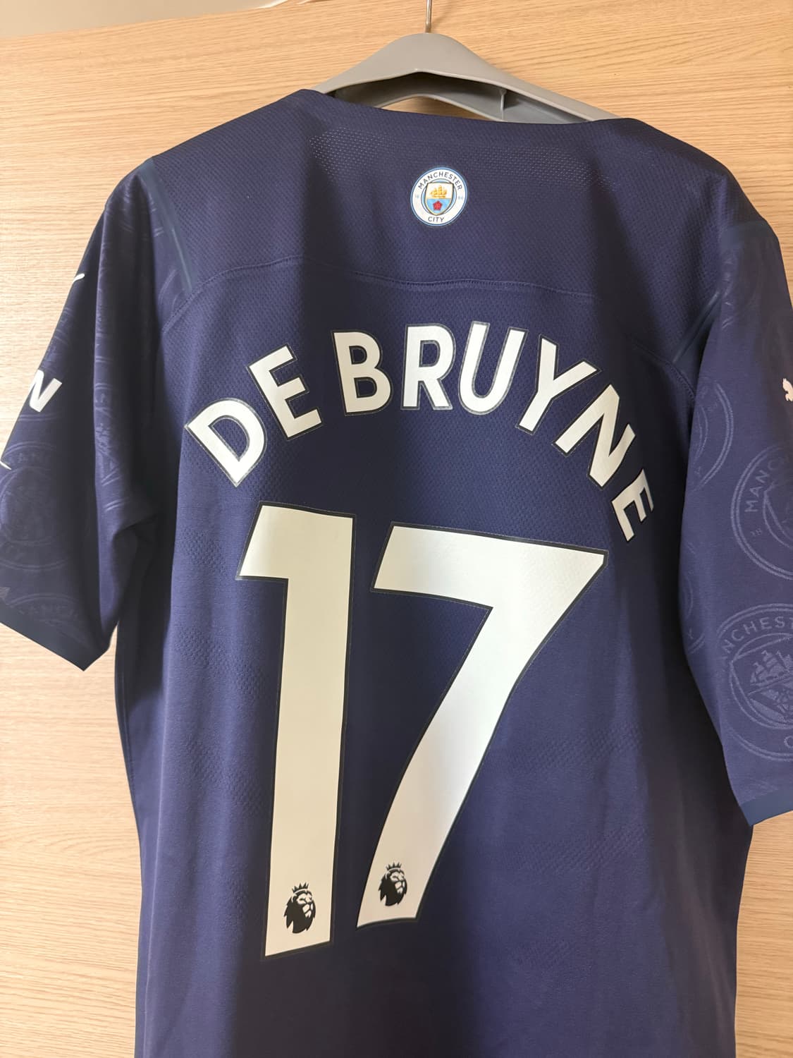 정품)맨시티 맨체스터시티 21/22 서드 어센틱 케빈 더브라위너 유니폼 상품이미지1