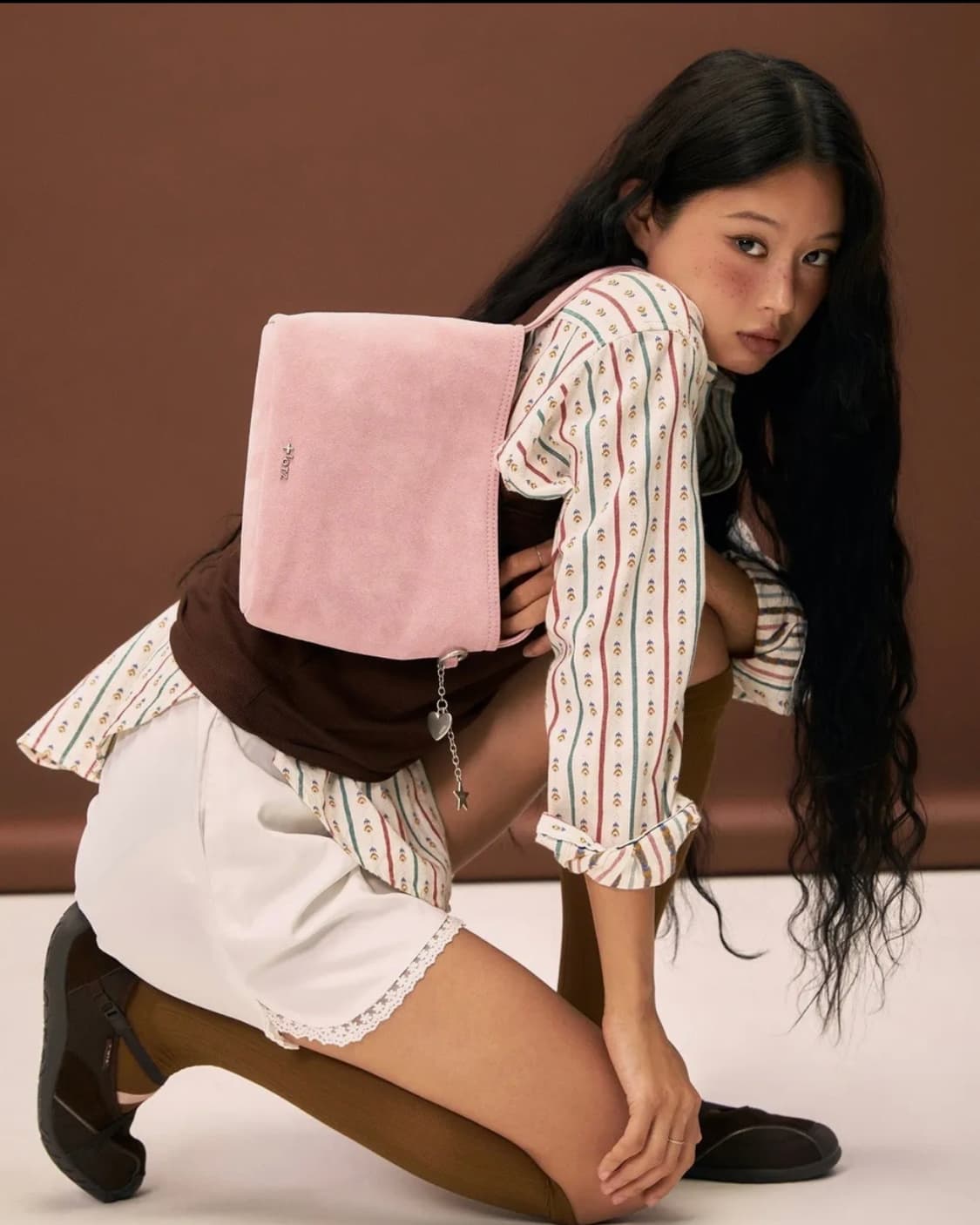 오찌 x 서지수 스웨이드 숄더백 핑크 새상품 상품이미지2