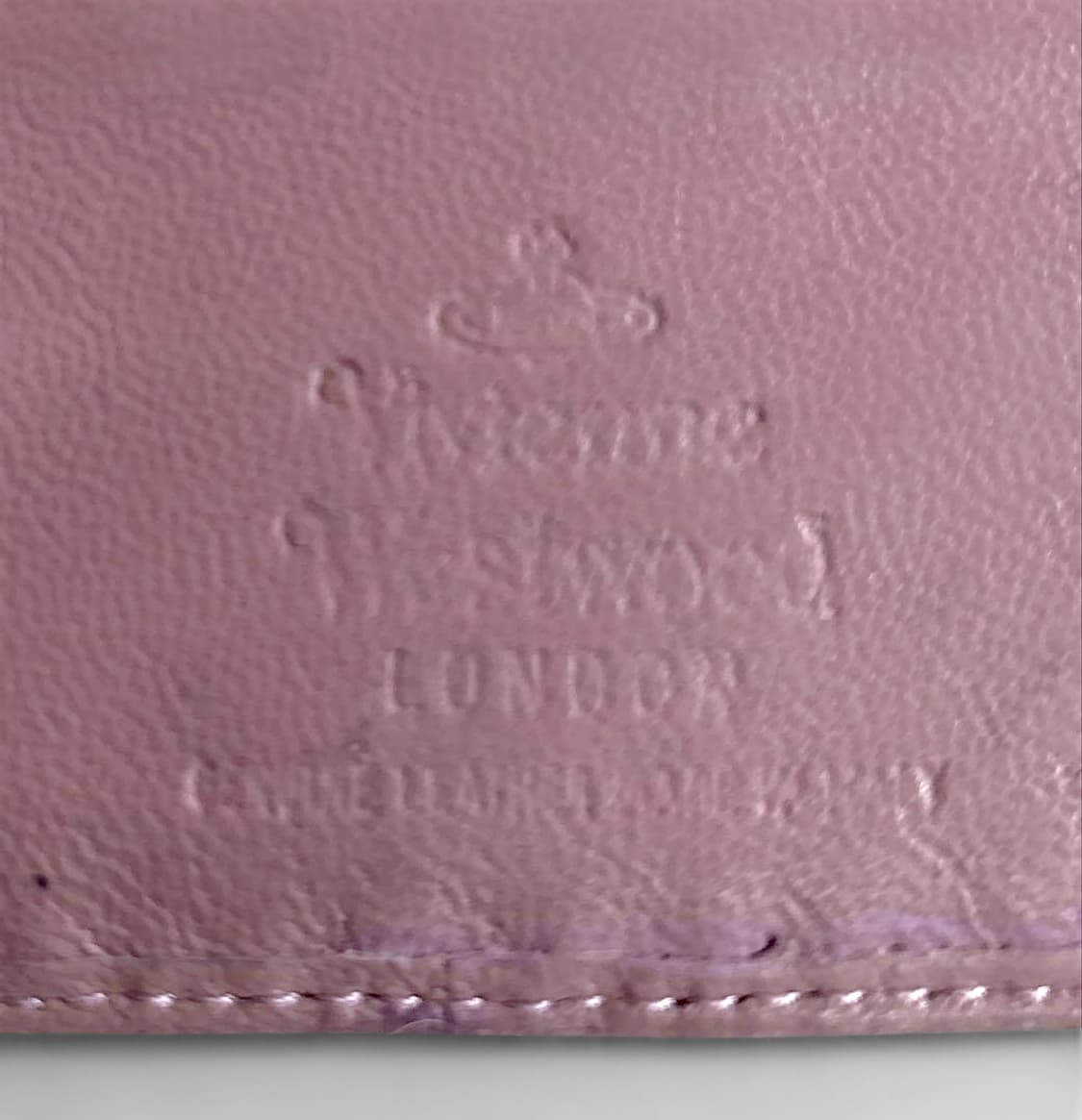 비비안 웨스트우드 엠보싱 패턴 펑키 지갑 상품이미지10