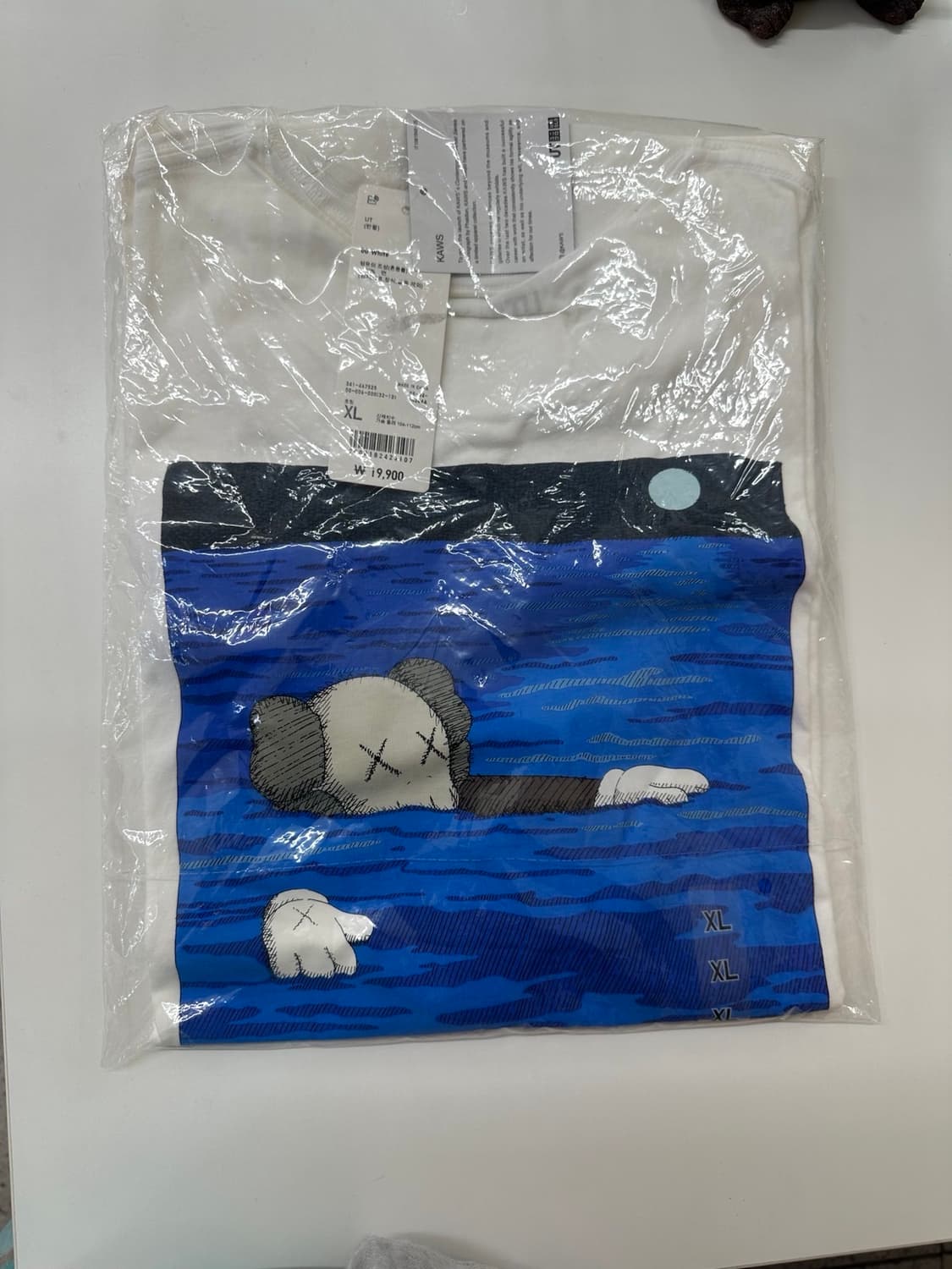 Uniqlo X KAWS 티셔츠 상품이미지5