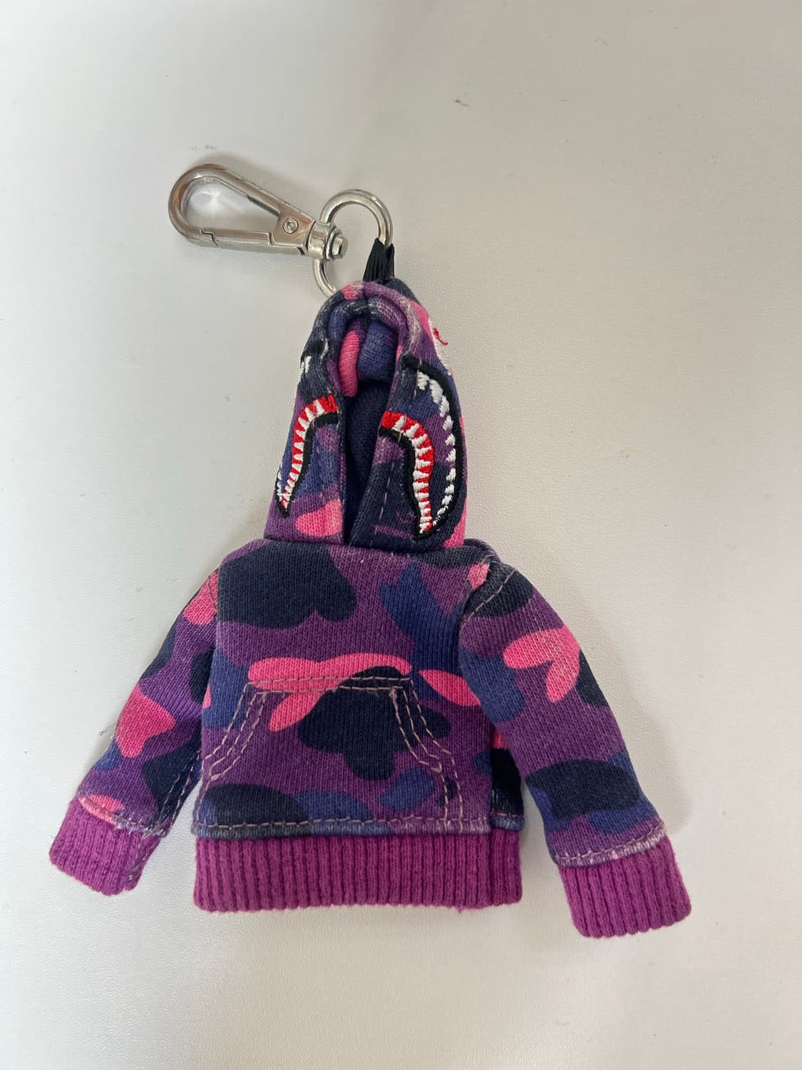 베이프 컬러 샤크 카모 후드집업 키링 상품이미지1