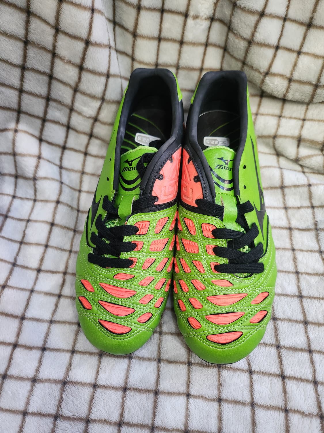 미즈노 여성 축구화 상품이미지1