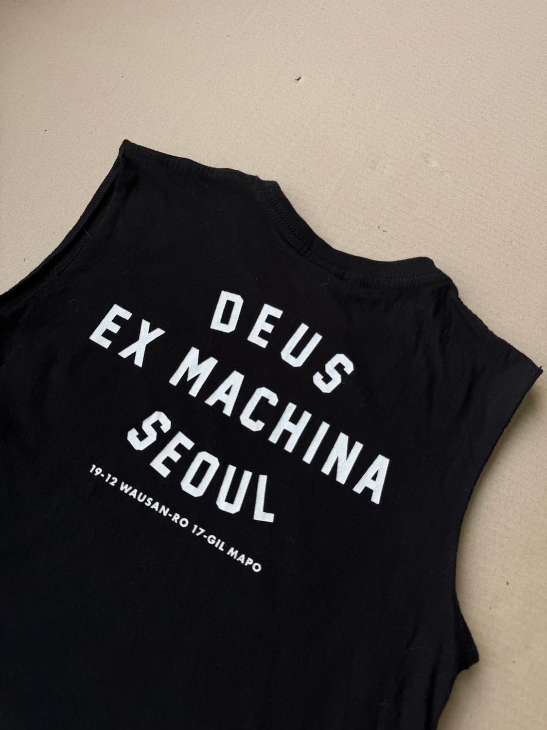 데우스 엑스 마키나 서울 컬리지 어드레스 머슬 블랙 민소매 티셔츠 상품이미지2