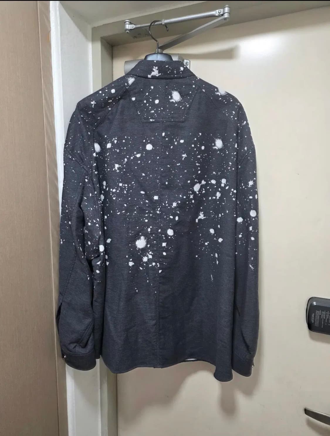 준지 25fw 페인트 스프레드 오버핏 셔츠 48사이즈 판매 상품이미지2