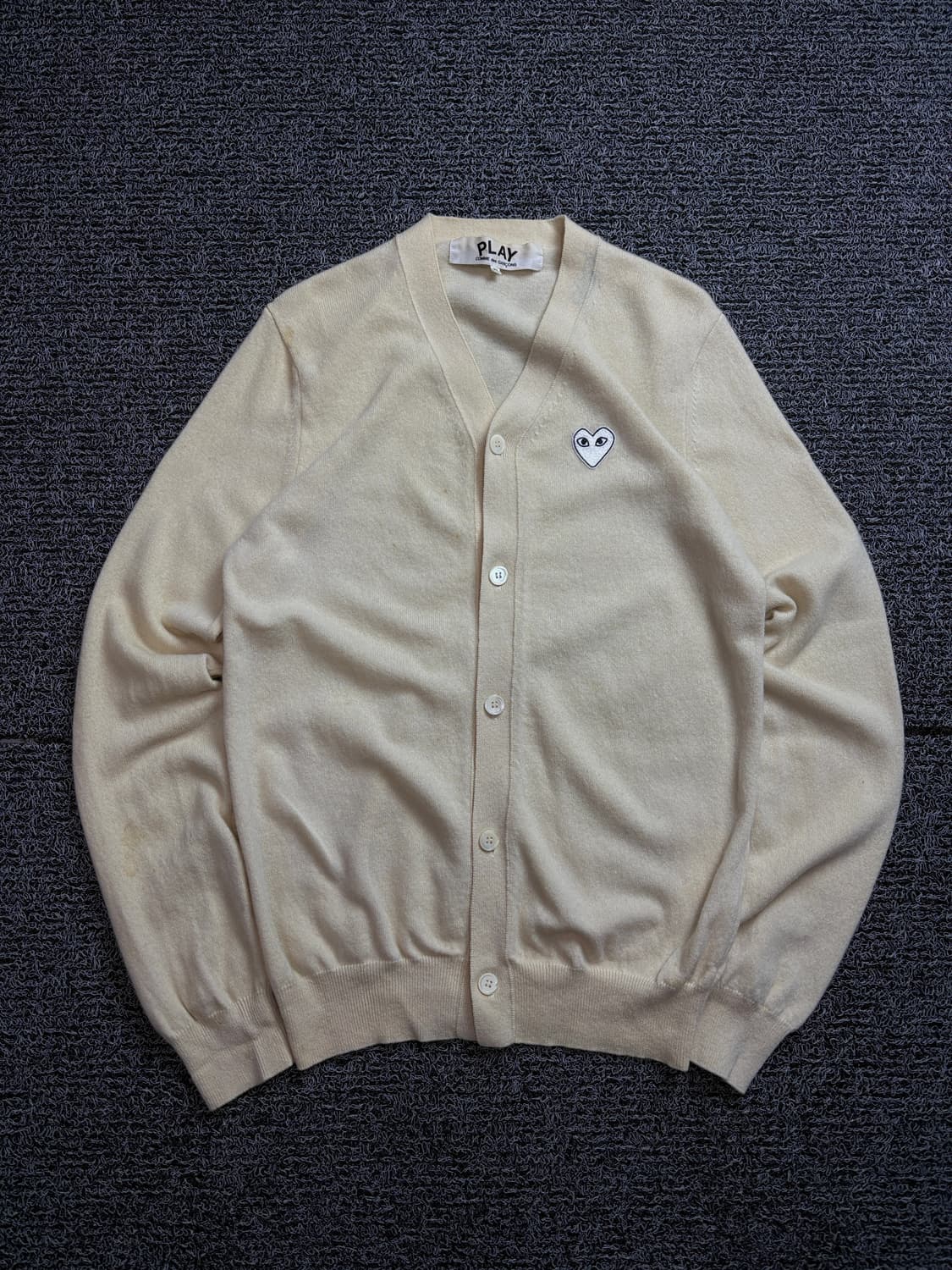 꼼데가르송 플레이 화이트 하트 와펜 가디건 1962 상품이미지2