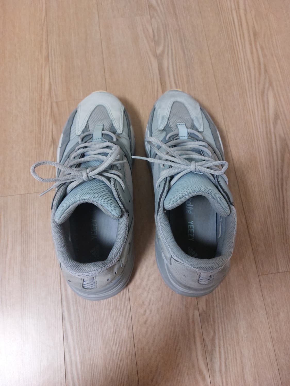 아디다스 이지 부스트 700 이너시아 상품이미지6