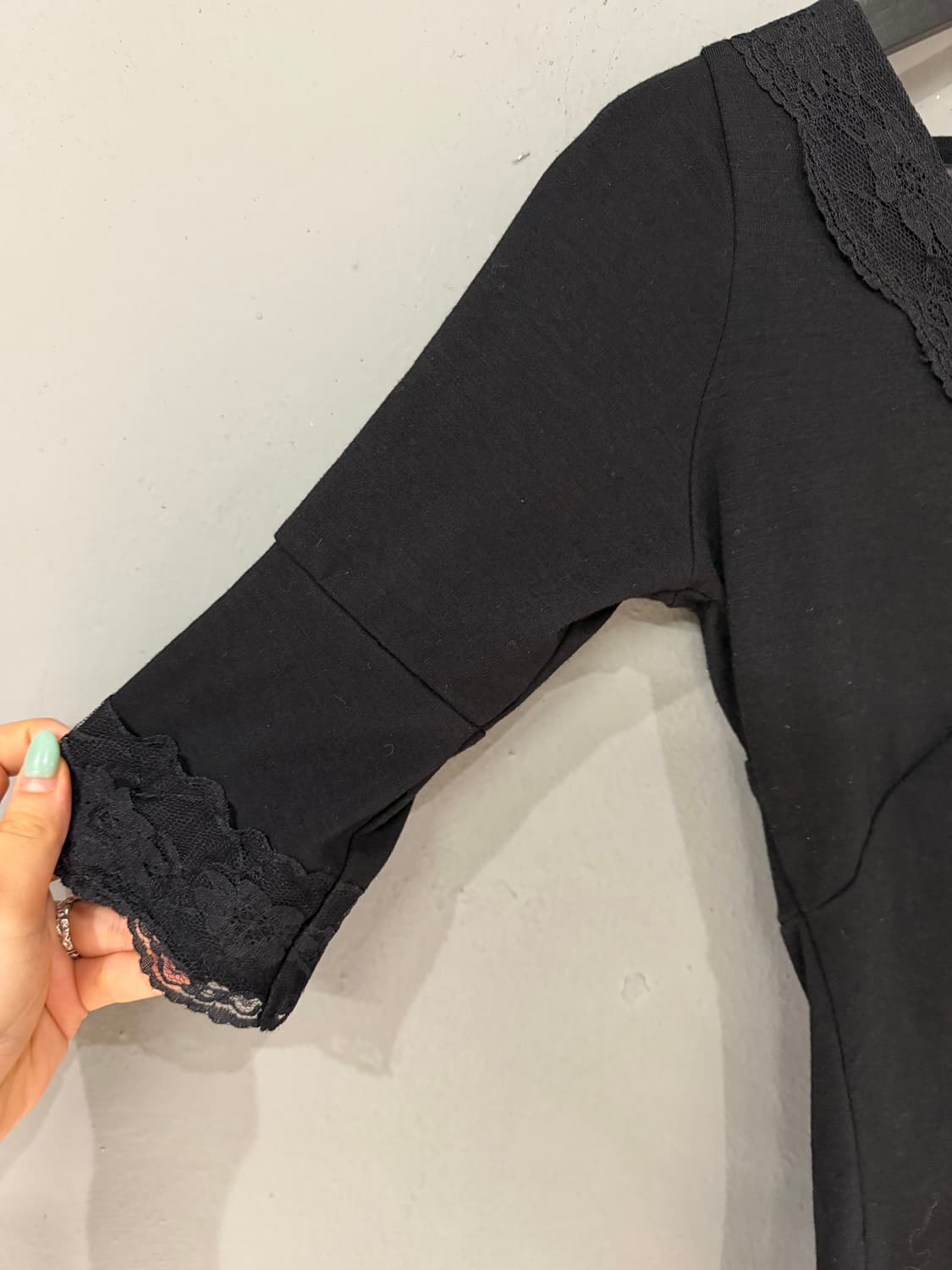 deep v-neck button-up lace top 상품이미지8