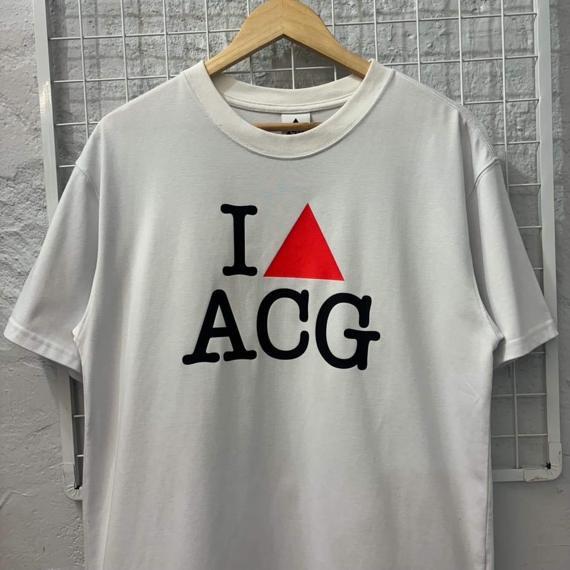 나이키 ACG 화이트 반팔 티셔츠 M 상품이미지3