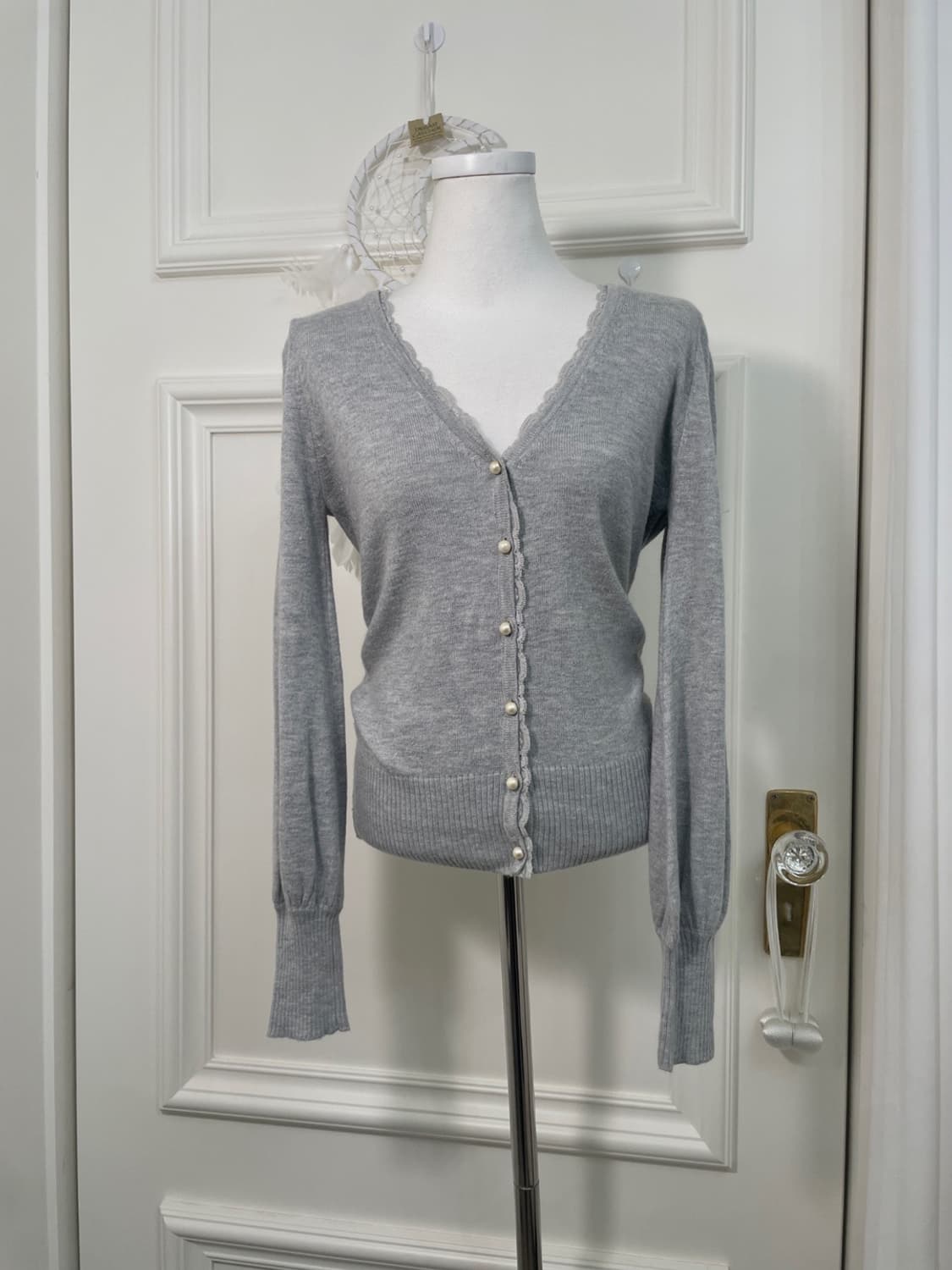 gray lace trim pearl point v-neck cardig 상품이미지1
